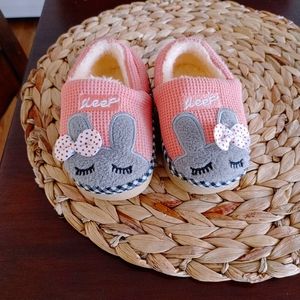 Like New 🎉🎉Toddler slippers